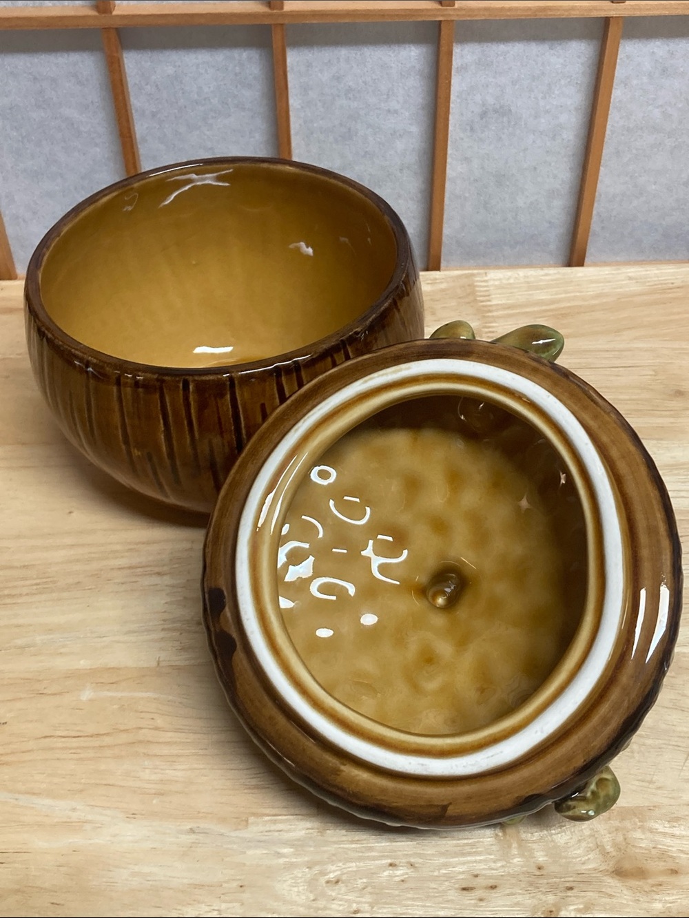 Ceramic Acorn Canister with Oak Leaf Lid - Picture 4 of 11